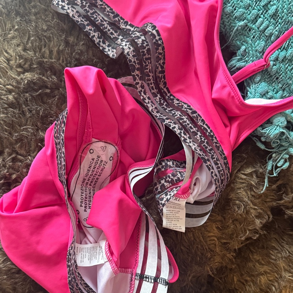 Pink bikini - Picture 2 of 6